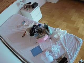 voyeurcam-julmodels-greybed-1 webcam