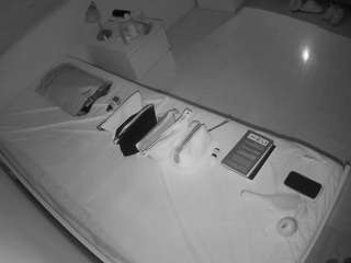 voyeurcam-julmodels-greybed-1 webcam