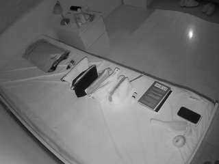 voyeurcam-julmodels-greybed-1 webcam