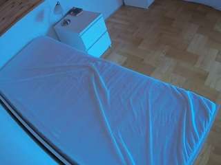 voyeurcam-julmodels-greybed-1 webcam