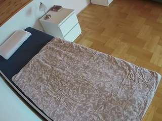 voyeurcam-julmodels-greybed-1 webcam