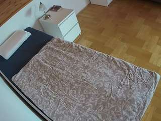 voyeurcam-julmodels-greybed-1 webcam