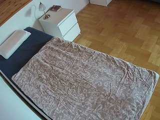 voyeurcam-julmodels-greybed-1 webcam