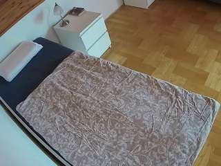voyeurcam-julmodels-greybed-1 webcam