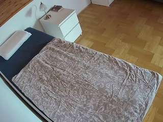 voyeurcam-julmodels-greybed-1 webcam