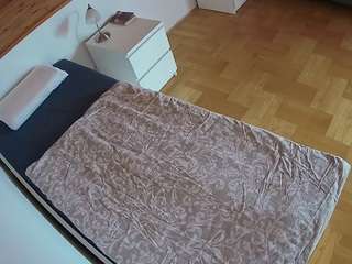 voyeurcam-julmodels-greybed-1 webcam