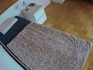voyeurcam-julmodels-greybed-1 webcam