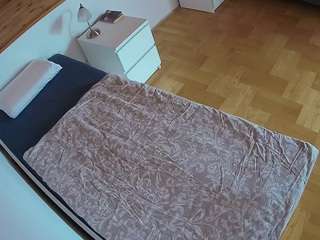 voyeurcam-julmodels-greybed-1 webcam