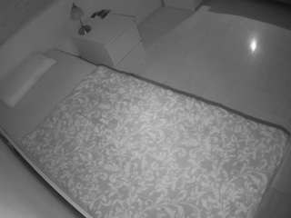 voyeurcam-julmodels-greybed-1