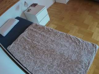 voyeurcam-julmodels-greybed-1