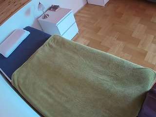 voyeurcam-julmodels-greybed-1