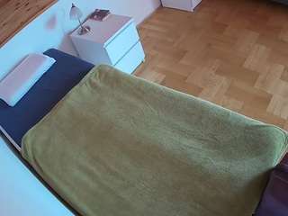 voyeurcam-julmodels-greybed-1