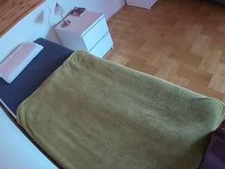 voyeurcam-julmodels-greybed-1