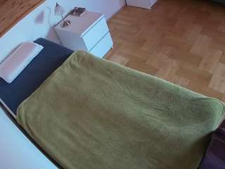 voyeurcam-julmodels-greybed-1