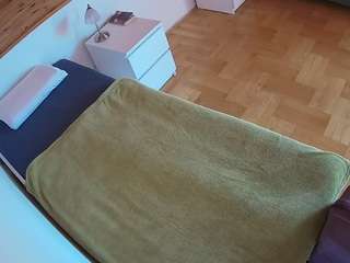 voyeurcam-julmodels-greybed-1