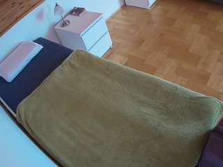 voyeurcam-julmodels-greybed-1