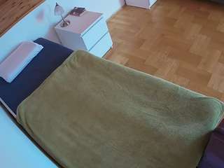 voyeurcam-julmodels-greybed-1