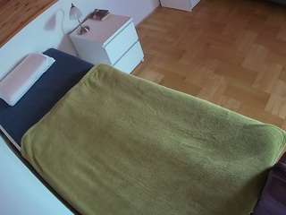 voyeurcam-julmodels-greybed-1