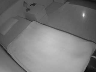 voyeurcam-julmodels-greybed-1