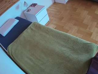 voyeurcam-julmodels-greybed-1