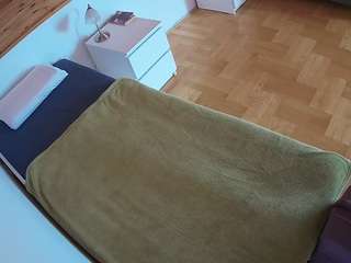 voyeurcam-julmodels-greybed-1