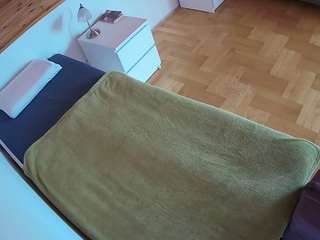 voyeurcam-julmodels-greybed-1