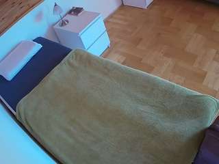 voyeurcam-julmodels-greybed-1 webcam