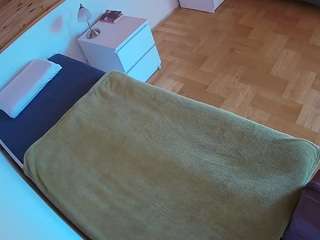 voyeurcam-julmodels-greybed-1
