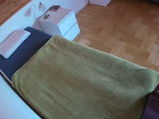 voyeurcam-julmodels-greybed-1