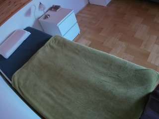 voyeurcam-julmodels-greybed-1