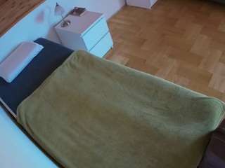 voyeurcam-julmodels-greybed-1