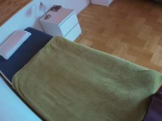 voyeurcam-julmodels-greybed-1
