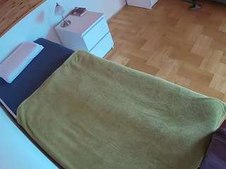voyeurcam-julmodels-greybed-1