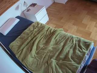 voyeurcam-julmodels-greybed-1 webcam
