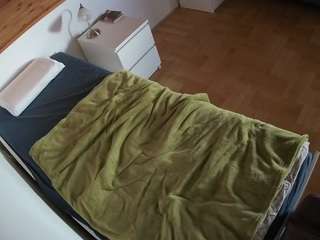 voyeurcam-julmodels-greybed-1 webcam