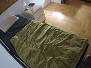 voyeurcam-julmodels-greybed-1 webcam