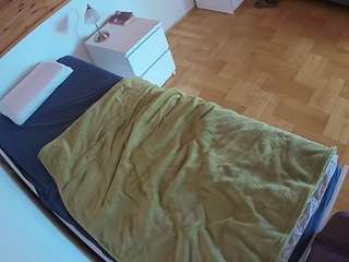 voyeurcam-julmodels-greybed-1