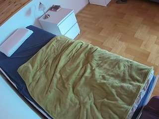 voyeurcam-julmodels-greybed-1 webcam