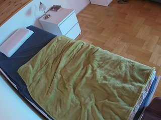 voyeurcam-julmodels-greybed-1