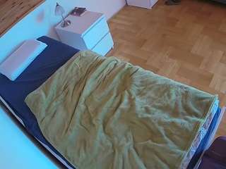 voyeurcam-julmodels-greybed-1