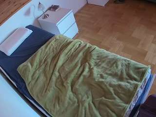 voyeurcam-julmodels-greybed-1 webcam