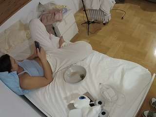 voyeurcam-julmodels-greybed-1