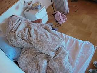 voyeurcam-julmodels-greybed-1