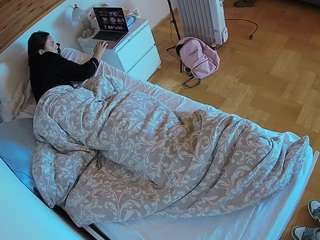 voyeurcam-julmodels-greybed-1 webcam