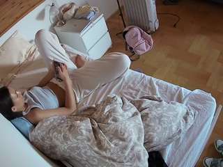 Live stream of voyeurcam-julmodels-greybed-1