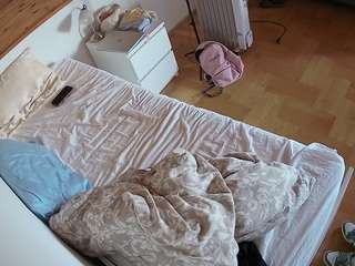 Live stream of voyeurcam-julmodels-greybed-1