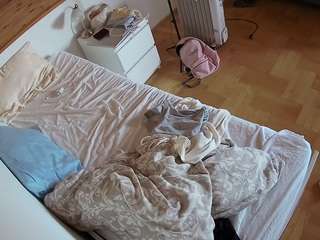 voyeurcam-julmodels-greybed-1 webcam