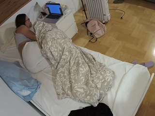 voyeurcam-julmodels-greybed-1 webcam