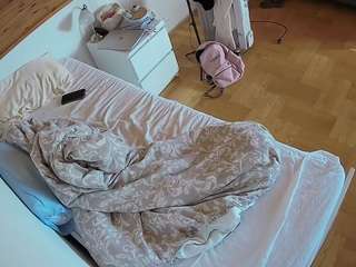 voyeurcam-julmodels-greybed-1 webcam