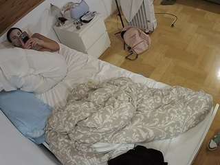 voyeurcam-julmodels-greybed-1 webcam